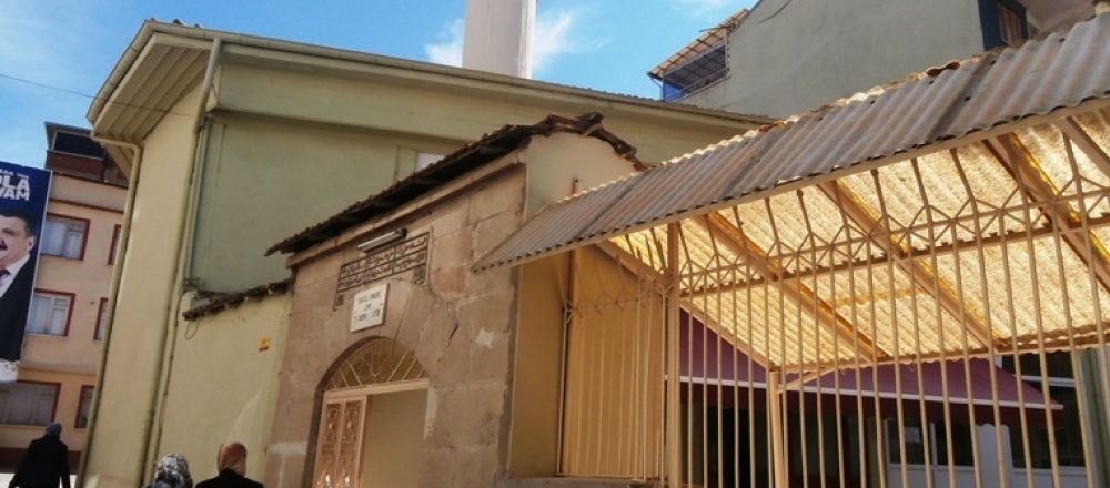 Tarihi Tahta Minare Cami ve Hamamı