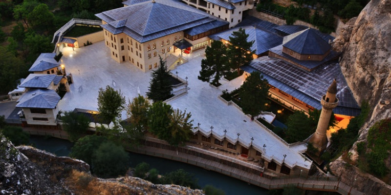 Somuncu Baba Türbesi ve Külliyesi