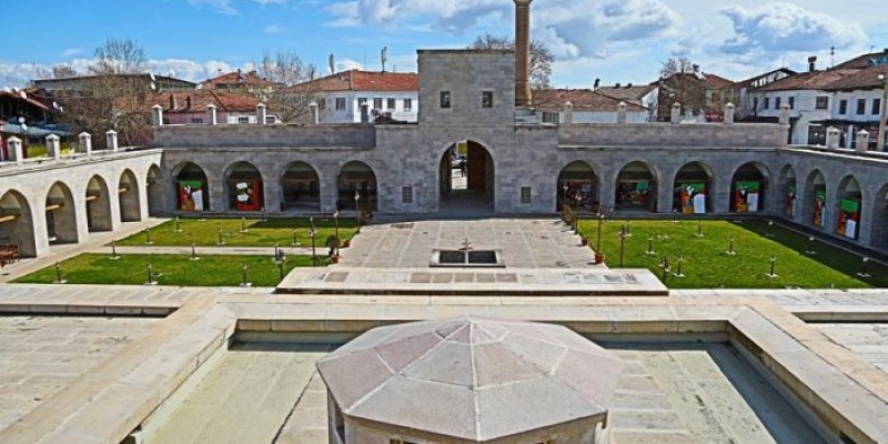 Malatya: Silahtar Mustafa Paşa Kervansarayı